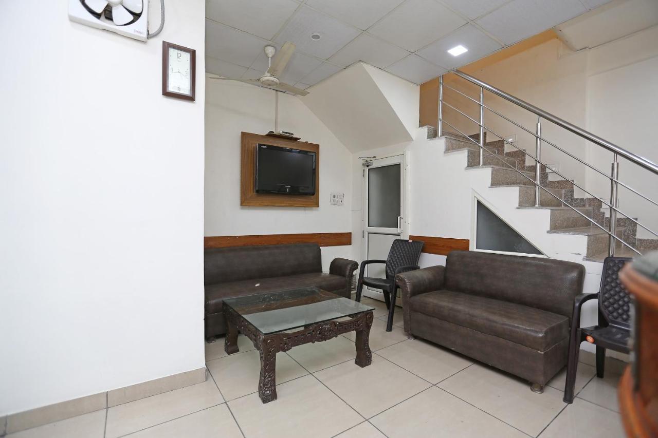 Oyo Flagship 9554 Hotel Grand Plaza Faridabad Extérieur photo